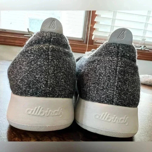 Allbirds woman’s Wool Runner sneakers. Size: 9. - Picture 8 of 14